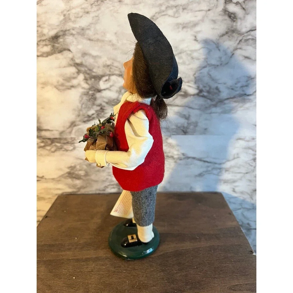 Byers Choice Colonial Williamsburg Caroler Boy Bundle Of Wood Firewood 2002